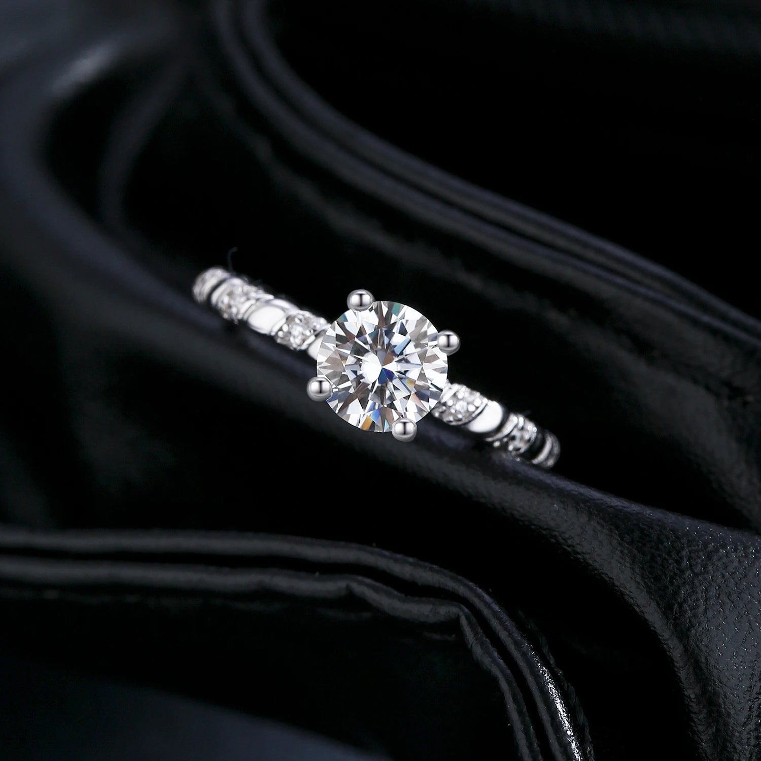 Solitaire Twist Moissanite Engagement RIng - Cleora